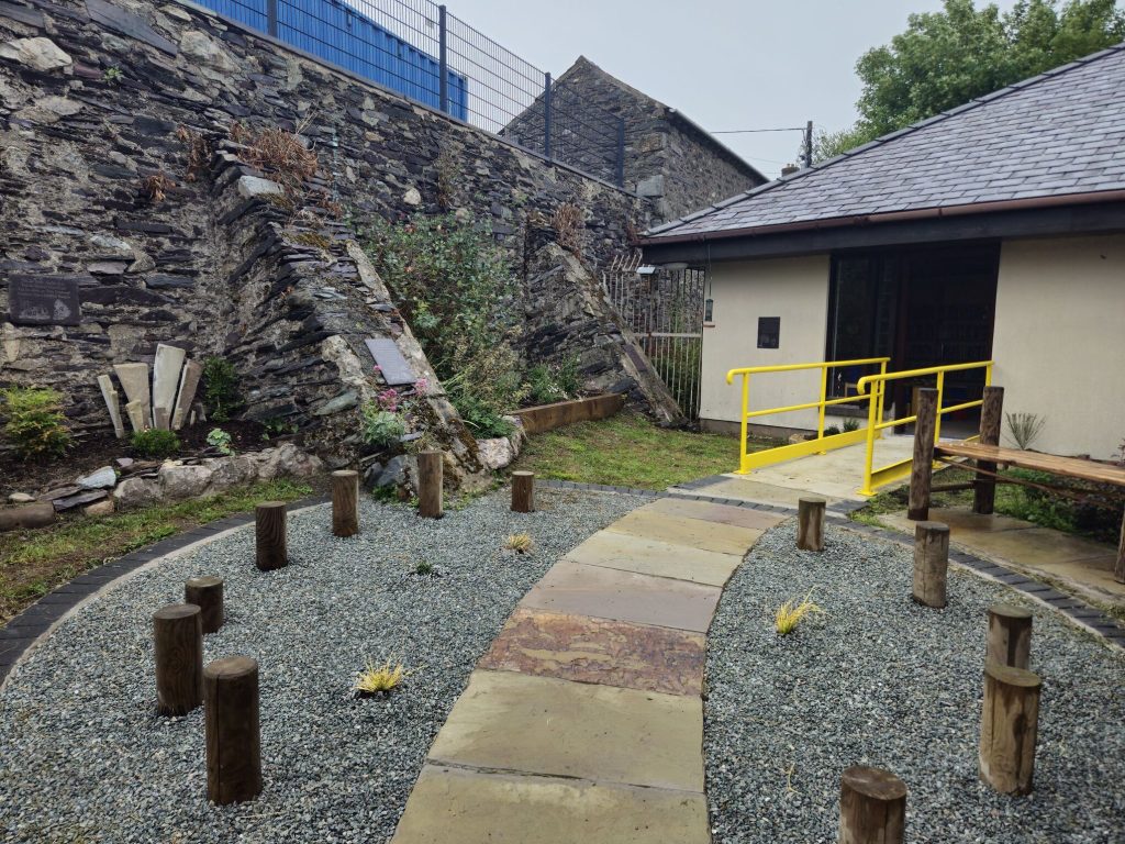 Dyffryn Ogwen Community Library